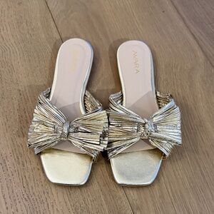 Avara’s Women's Gold Slip on Sandals with Bow Detail NWOT